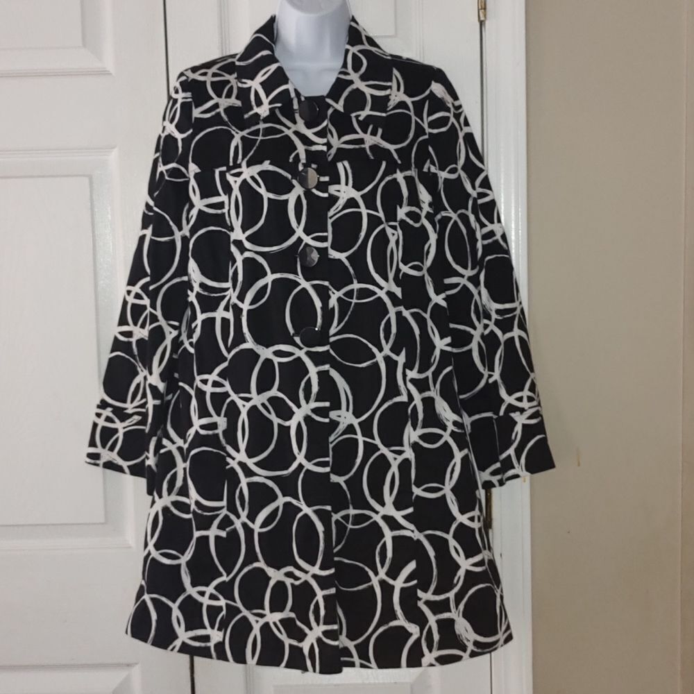 Coat, Lightweight Jacket / Car Coat / Blazer. Madison. Size M. BLACK and WHITE.